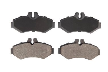 İzole edilmiş beyaz arkaplanda yeni fren yastıkları