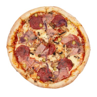 Bir dilim pizza pastırması, malzeme Becon ve mozarella, beyaz üzerine izole edilmiş.