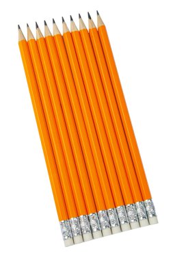 Beyaz arkaplanda sarı kalemler