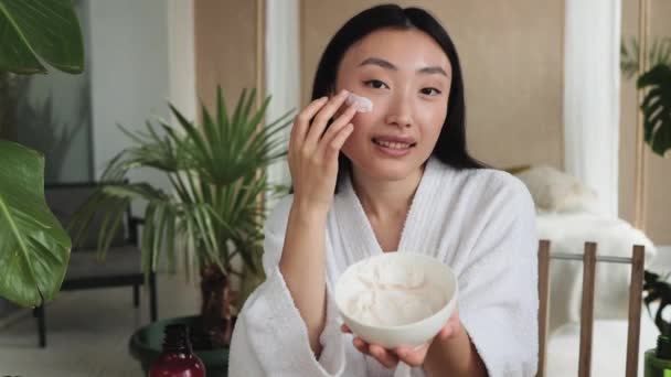 Mulher Asiática Bonita Preparando Creme Caseiro Com Ingredientes Naturais Para — Vídeo de Stock