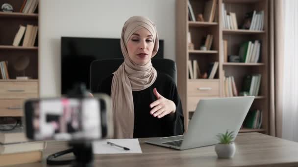 Beautiful Muslim Woman Hijab Talking While Looking Recording Video Modern — Vídeos de Stock