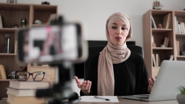 Charming Muslim Woman Hijab Talking Gesturing While Recording Video Modern — Αρχείο Βίντεο