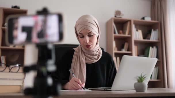 Cheerful Young Muslim Woman Hijab Recording Creative Video Blog Her — Wideo stockowe