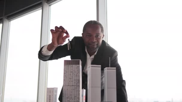 Fokus Inför Fastigheter Afrikansk Amerikansk Manager Husägare Affärsman Bankman Säljare — Stockvideo