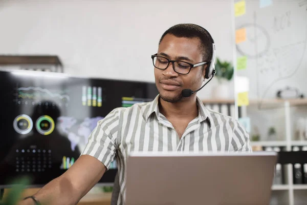 Confident African Man Striped Shirt Using Headset Sitting Modern Office — Photo