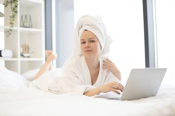 Beautiful Young Lady White Shower Robe Daydreaming Cozy Bed While — Stock Photo, Image