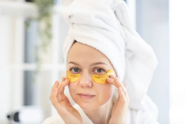 Close View Lovely Caucasian Female Towel Dressing Gown Applying Pair — Stock Photo, Image