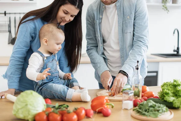 Close View Male Cutting Raw Vegetable While Cute Little Lady — Stock Photo, Image