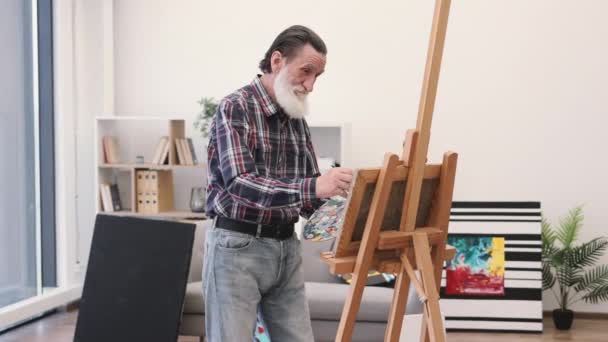 Close View Elderly Male Denim Wear Palette Layering Paint Cloth — Stock Video