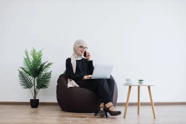 Cheerful Lady Hijab Having Business Phone Call While Leveraging Portable — Stock Photo, Image