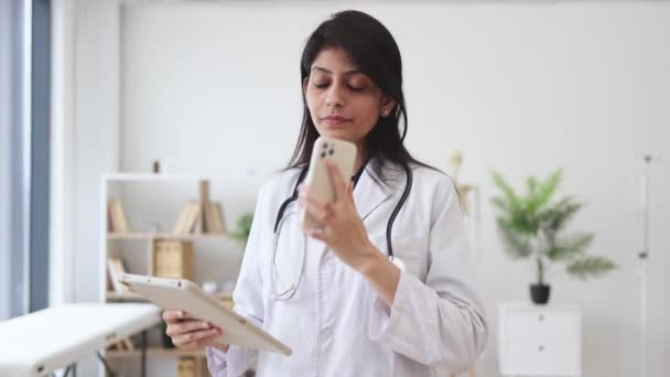 Front View Female Physician Standing Talking Mobile Phone While Looking — Stock Video