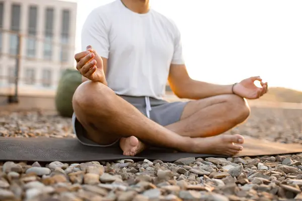 Close Hands Knees Young Athletic Man Doing Yoga Sunset Urban Stok Gambar Bebas Royalti