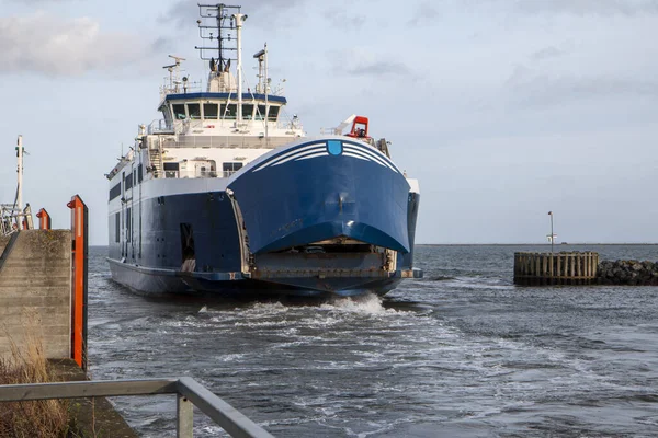 Ferry Que Sai Pequeno Porto Hou Dinamarca — Fotografia de Stock