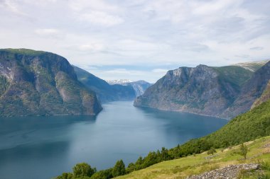 Aurland 'daki Fiord, Norveç' te yaz zamanı