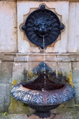 Eski bir çeşme. Blankenburg, Almanya 'dan çekilen