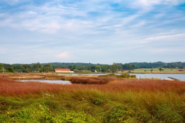 Aarhus, Danimarka yakınlarındaki bir körfezin üzerinde bulutlar