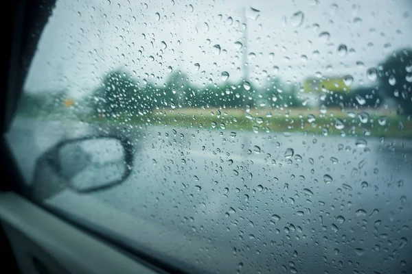 Pemandangan Kota Pemandangan Hujan Jatuh Kaca Depan Selama Hari Badai Stok Gambar