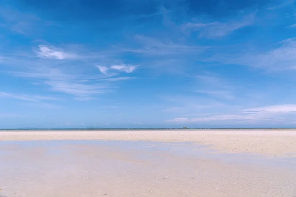 Detailní Záběr Písku Pláži Modré Letní Nebe Panoramatická Plážová Krajina Royalty Free Stock Fotografie