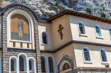 Ostrog, Montgrin uçurumlarındaki ünlü kilise ve manastır.