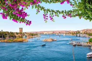 Aswan manzarası, Mısır 'da Nil Nehri üzerindeki şehir