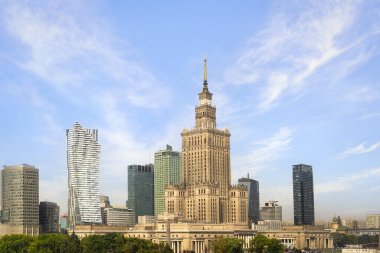 Varşova 'da yaz günü. Bilim ve Kültür Sarayı ve Gökdelenler