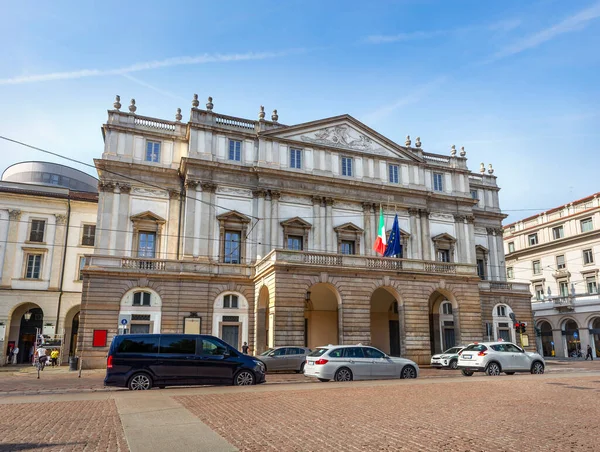 İtalya, Milan 'daki La Scala tiyatrosu cephesi