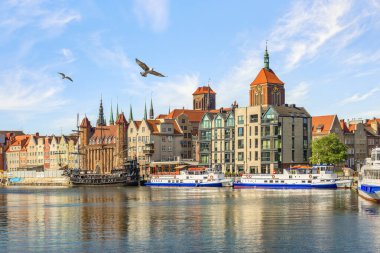 Polonya 'nın Gdansk kentindeki Old Town' da tekneler.