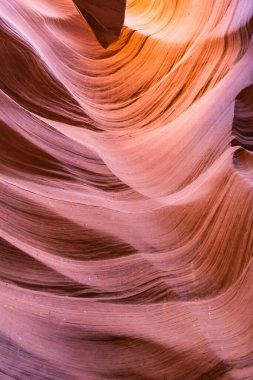 Arizona 'daki Antilop Kanyonu' nun çeşitli renklerde kumtaşı oluşumlarının ayrıntıları..