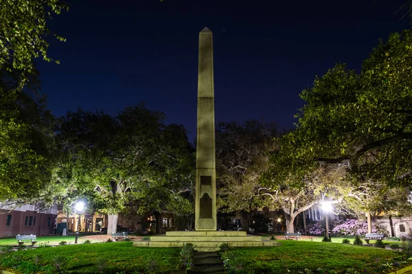 Det Hemsökta Washington Square Charleston South Carolina Natten Upplyst Parkens — Stockfoto
