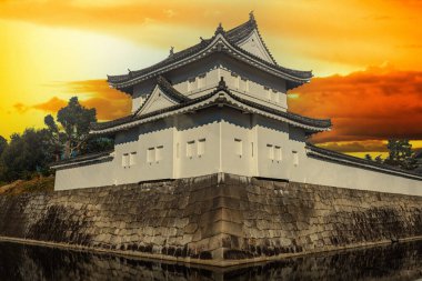 Dünya Mirası Alanı: Nijo Kalesi (Nijo-jo), Kyoto, Japonya. 1603 'te inşa edildi ve 1626' da tamamlandı. İlk Tokugawa Shogun Leyasu 'nun evi. Bu gözetleme kulelerinden biri..