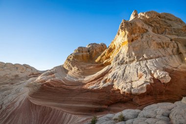 Arizona 'daki Vermillion Cliffs Ulusal Anıtı' ndaki Ak Cepte kara oluşumları.