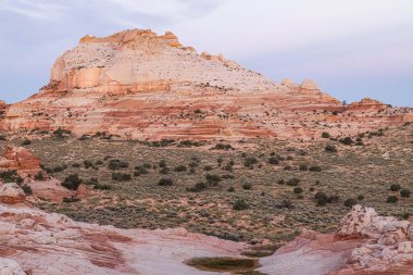 Arizona 'daki Vermillion Cliffs Ulusal Anıtı' ndaki Ak Cepte kara oluşumları.