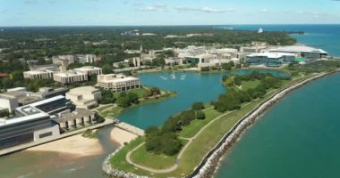 Kuzeybatı Üniversitesi ve Michigan Gölü 'nün havadan görünüşü lagünü, ön sahili ve yürüyüş yolu..