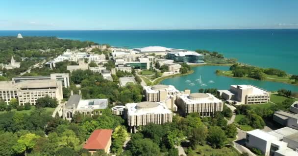 Letecký Pohled Severozápadní Univerzitu Michiganské Jezero Lagunou Pěší Trasou — Stock video