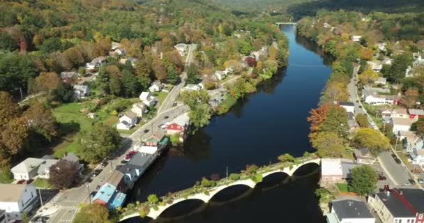 Bridge Flowers Spans Deerfield River Rolling Hills Western Massachusetts Backdrop — Stock Video