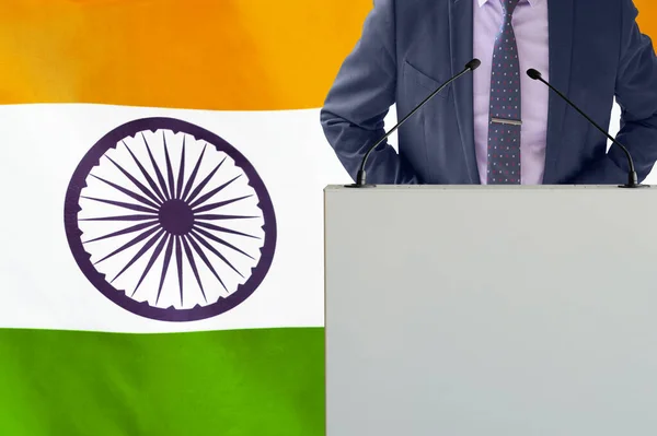 Tribun Med Mikrofon Och Man Kostym Indien Flagga Bakgrund Affärsman — Stockfoto