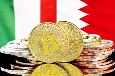 Bahreyn bayrağı ve İtalya arkaplanındaki bitcoinler. Bahreyn ve İtalya 'daki kripto para birimi ve engelleme teknolojisi yatırımcıları için kavram