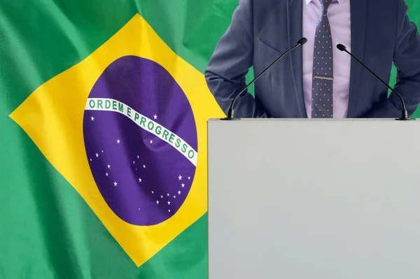 Tribun Med Mikrofon Och Man Kostym Brasilien Flagga Bakgrund Affärsman — Stockfoto