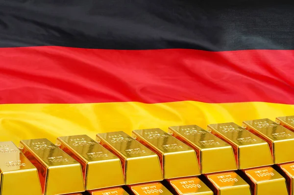 Rad Lysande Gyllene Bullioner Tyskland Flagga Bakgrund Reserver För Företag Stockfoto