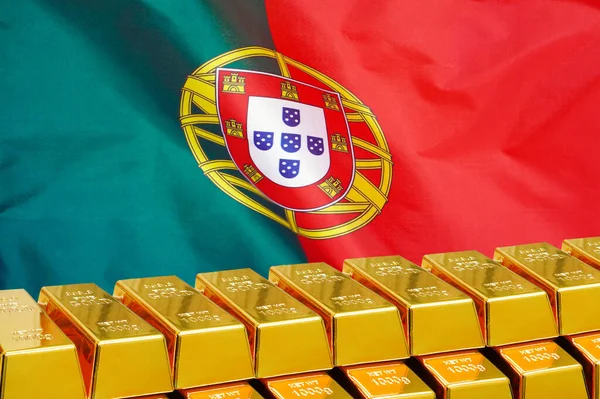 Řada Zářících Zlatých Cihel Pozadí Portugalské Vlajky Rezervy Obchodních Finančních — Stock fotografie