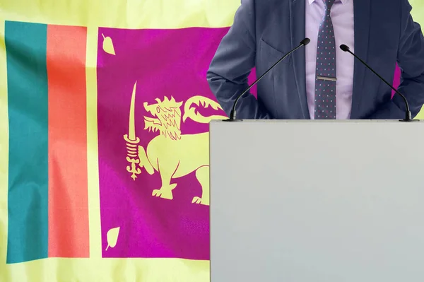 Tribun Med Mikrofon Och Man Kostym Sri Lanka Flagga Bakgrund — Stockfoto