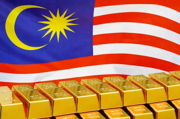 Row Shining Golden Bullions Malaysia Flag Background Business Financial Countrys — Stock Photo, Image