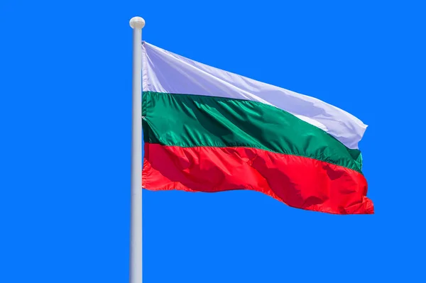 Bulgarije Vlag Zwaaien Tegen Schone Blauwe Lucht Close Bulgarije Vlag — Stockfoto