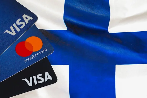 Финляндия Флаг Visa Card Mastercard Дебетовые Карты Марта 2022 Года — стоковое фото