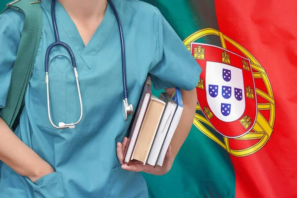 Zbliżenie Młoda Studentka Lekarz Stetoskopem Książek Ręku Tle Flagi Portugalii — Zdjęcie stockowe