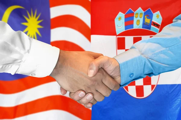 Деловое Рукопожатие Фоне Двух Флагов Мужское Рукопожатие Фоне Флага Малайзии — стоковое фото