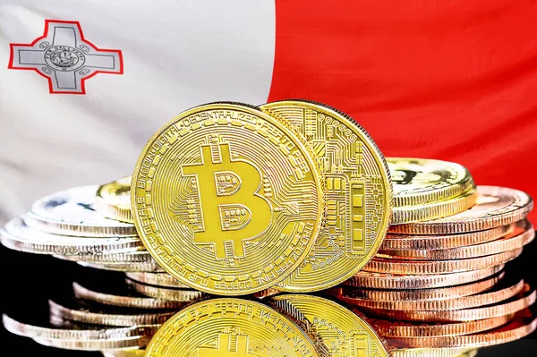 Bitcoins Auf Der Flagge Von Malta Hintergrund Konzept Für Investoren lizenzfreie Stockbilder