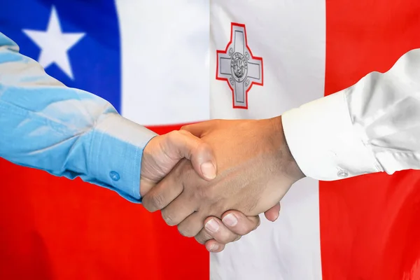 Podání Ruky Pozadí Dvou Vlajek Muži Potřesou Rukou Pozadí Chilské — Stock fotografie