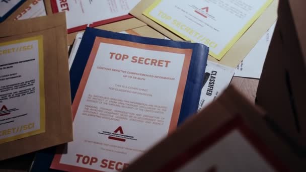 Sobres Carpetas Secretas Alto Secreto Mostradas Dispuestas Suelo Cajas Cartón — Vídeos de Stock