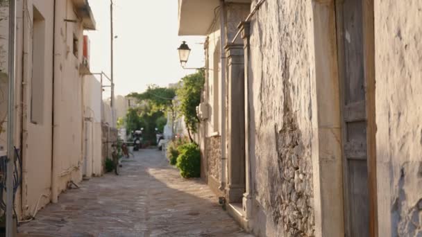 Dia Quente Típico Pequeno Beco Estreito Antiga Aldeia Grega Creta — Vídeo de Stock
